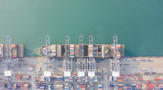 进出口或运输航业务物流贸易港口和海运货物到港口国际运输城市加载